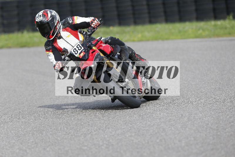 Archiv-2025/53 16.09.2025 Track Day Domi Aegerter ADR/Gruppe rot/88